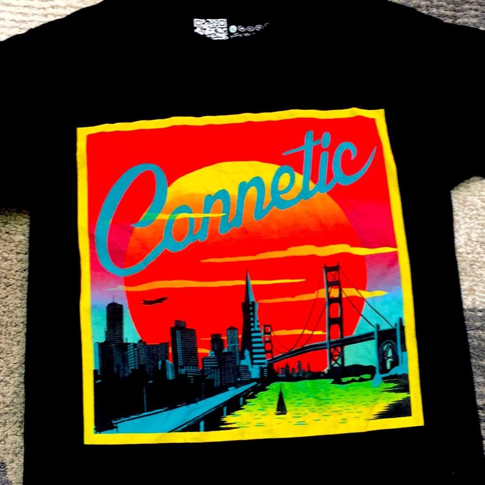A black t-shirt with a Golden Gate Bridge picture